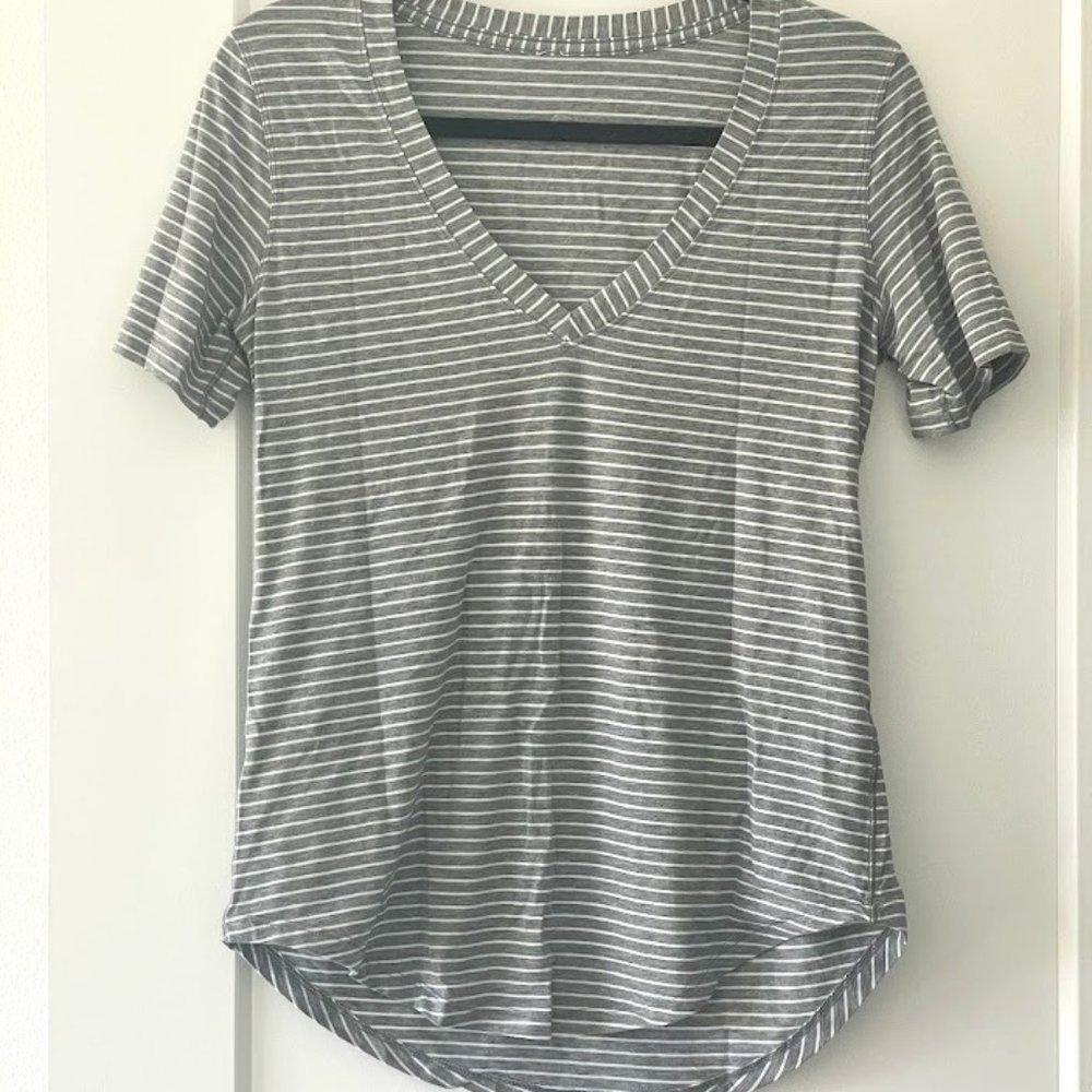 LULULEMON ATHLETICA V-Neck Shirt - Size 4